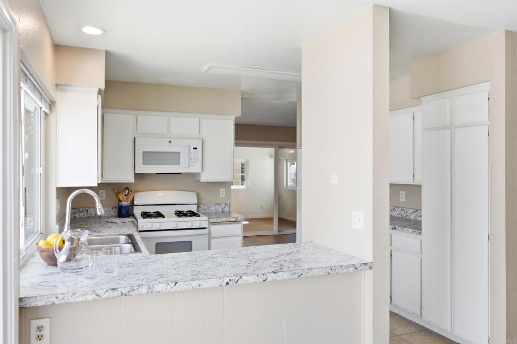 1546 Arnheim Property Photo 10