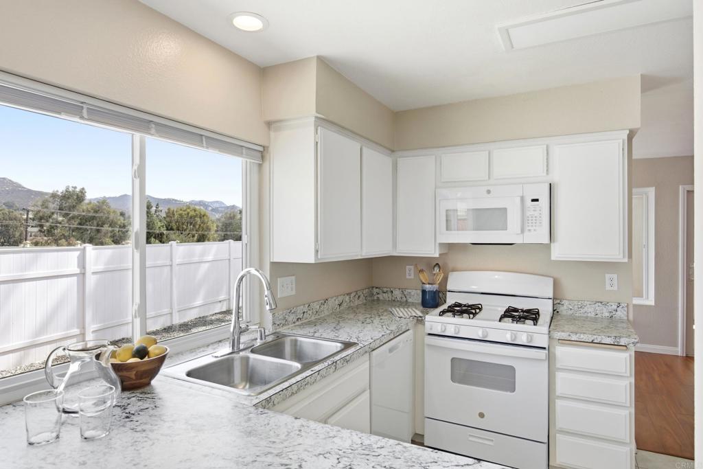 1546 Arnheim Property Photo 11