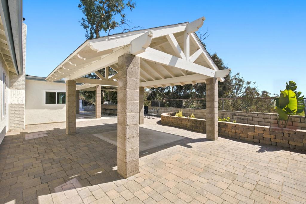 1546 Arnheim Property Photo 46