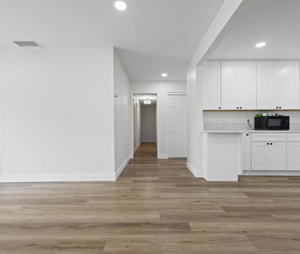 4951 57 Genesee Avenue Property Photo 6