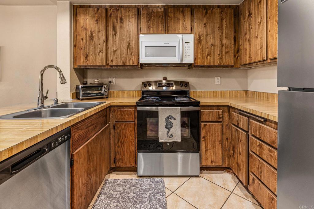 5257 Edge Park Way Property Photo 3