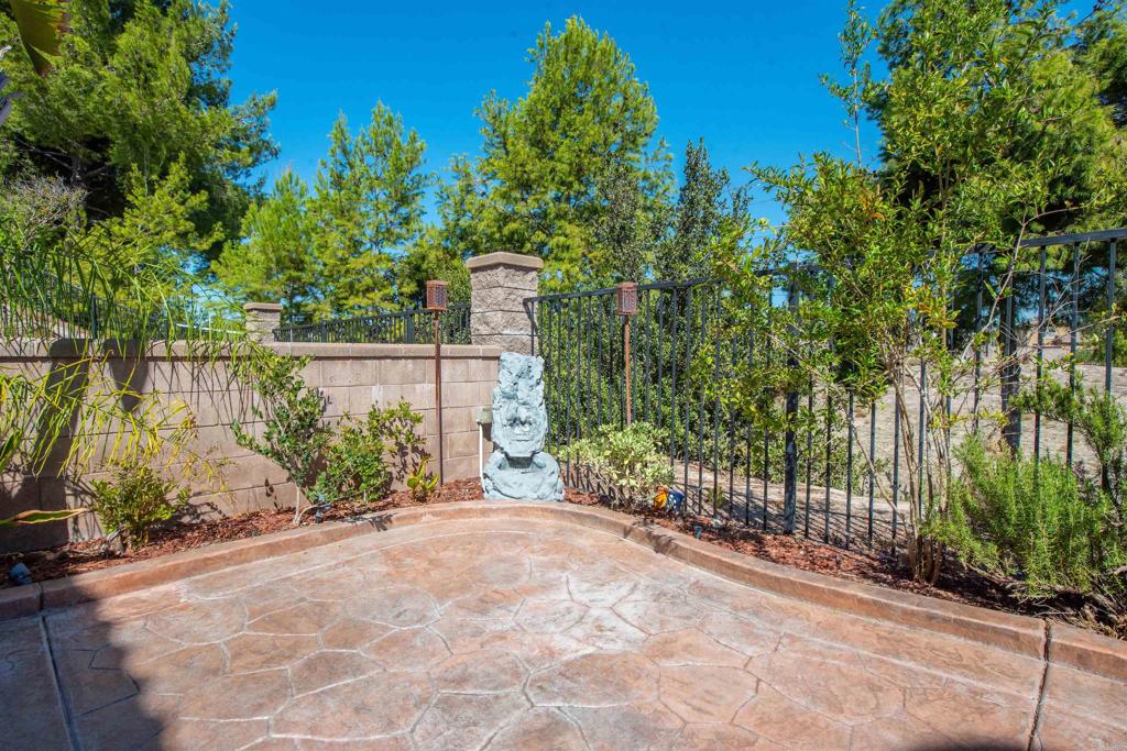 2297 Treetop Lane Property Photo 12