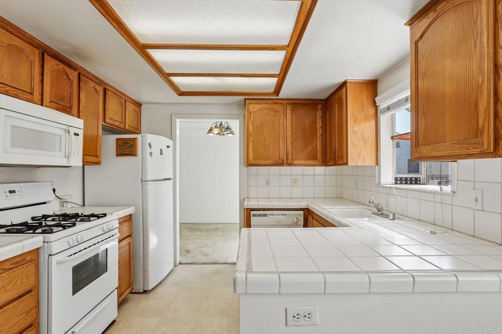 16910 S Dalton Avenue 8 Property Photo 4
