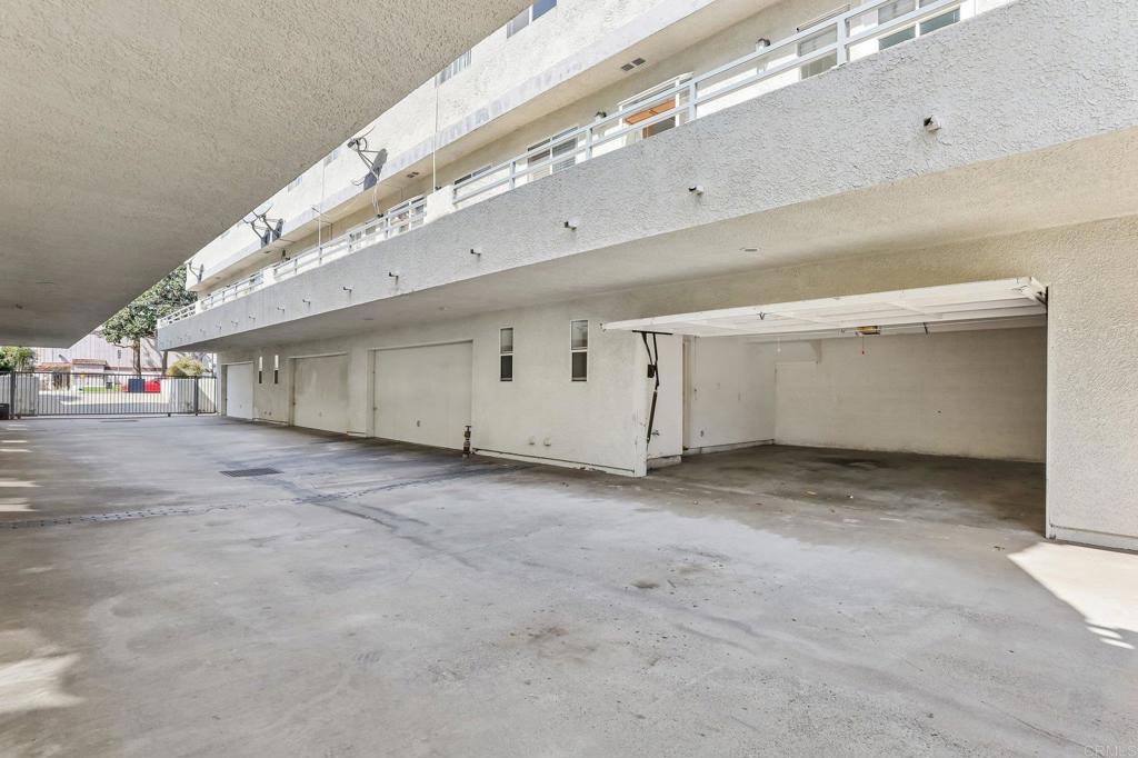 16910 S Dalton Avenue 8 Property Photo 27