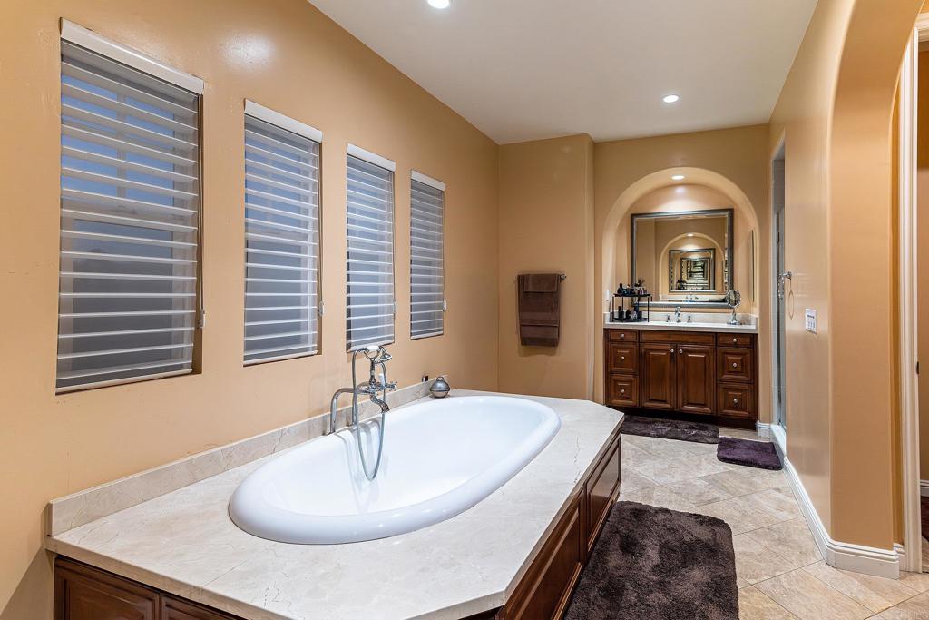 2814 Lake Crest Ct Property Photo 28