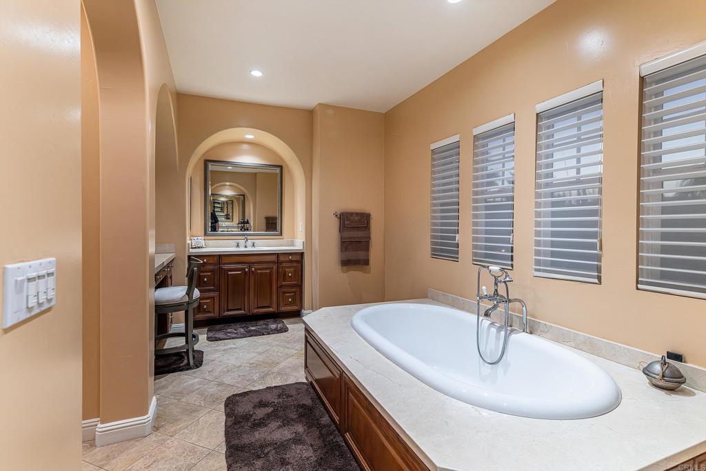2814 Lake Crest Ct Property Photo 29