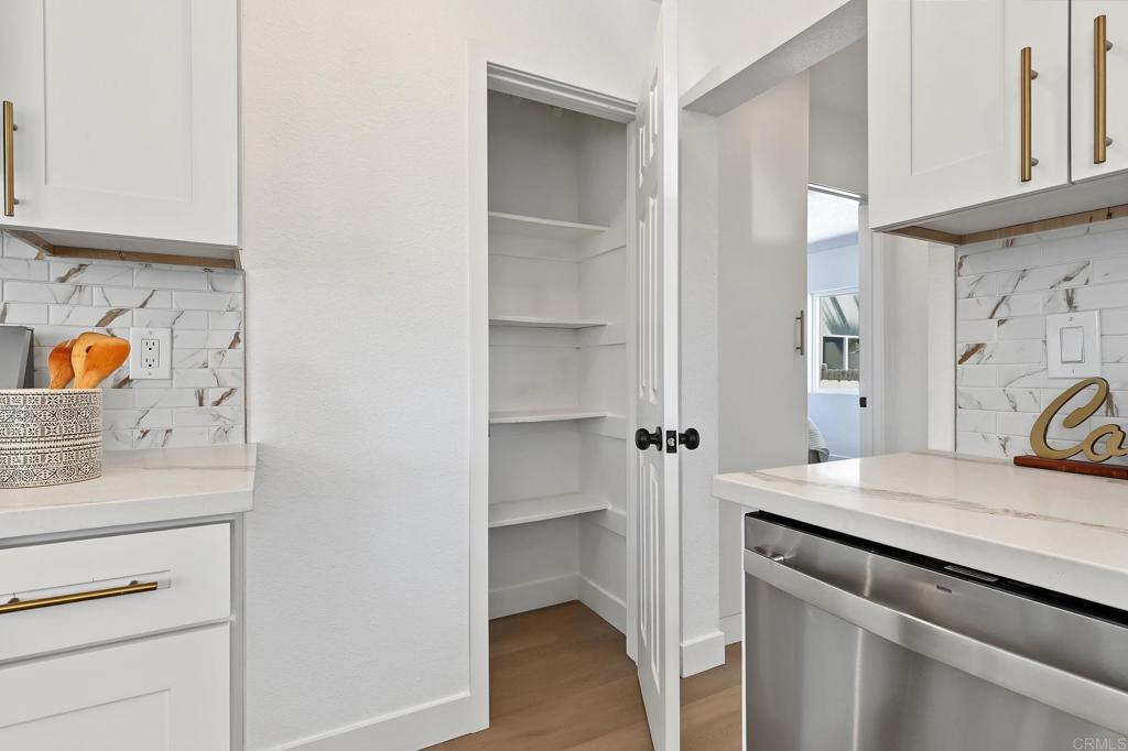 4156 Franklin Avenue Property Photo 12