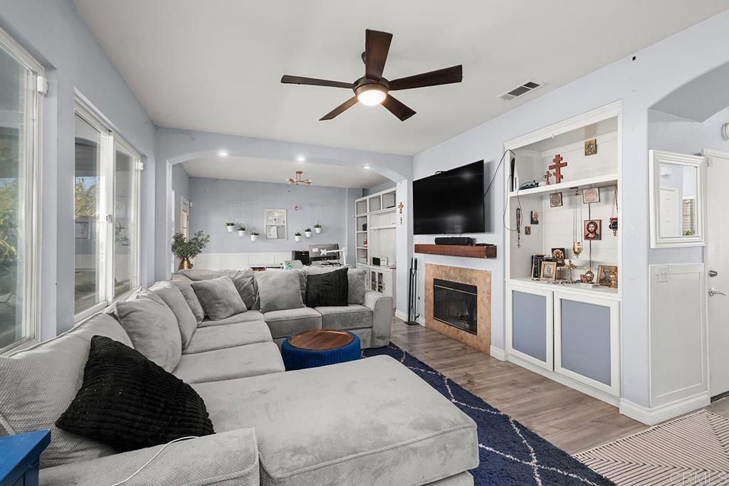 1713 Fawntail Court Property Photo 4