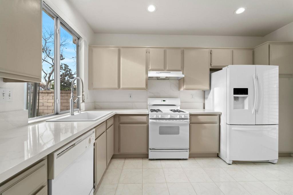 8265 Gold Coast Drive 4 Property Photo 6
