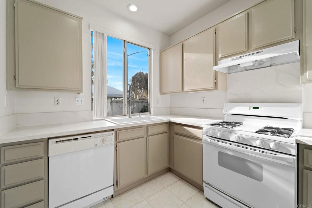 8265 Gold Coast Drive 4 Property Photo 7