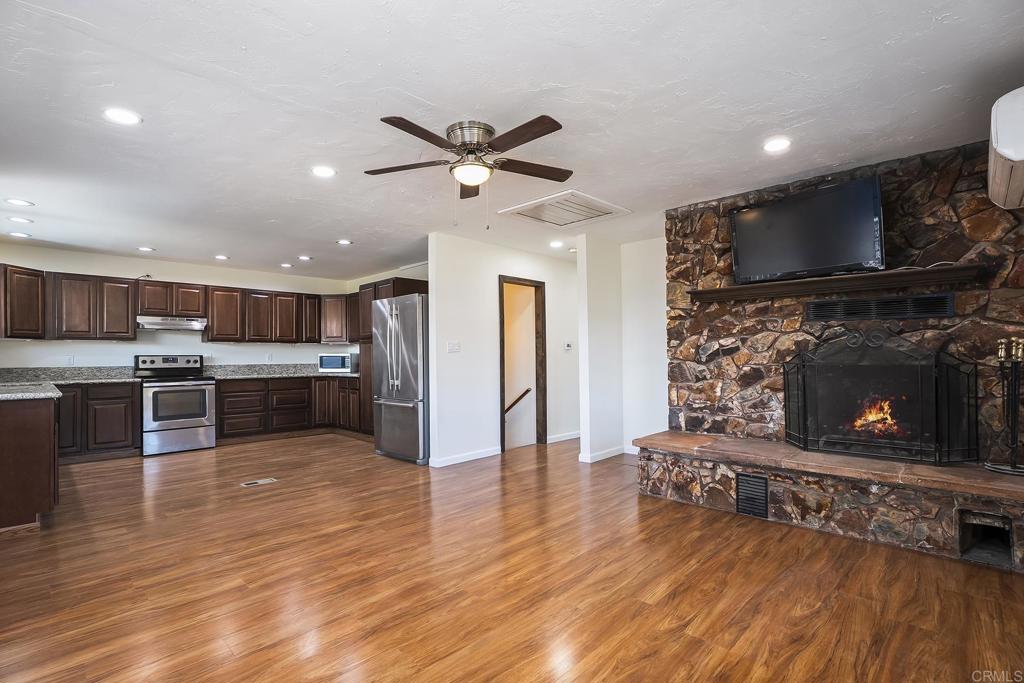 24541 Manzanita Dr Property Photo 6