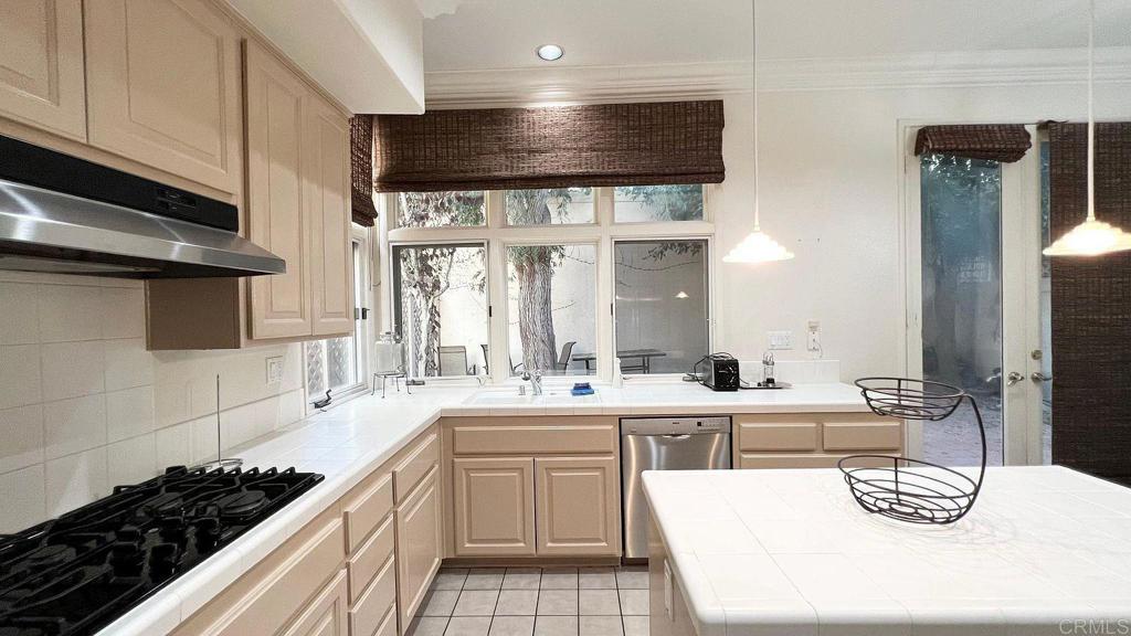 9679 Claiborne Square Property Photo 4