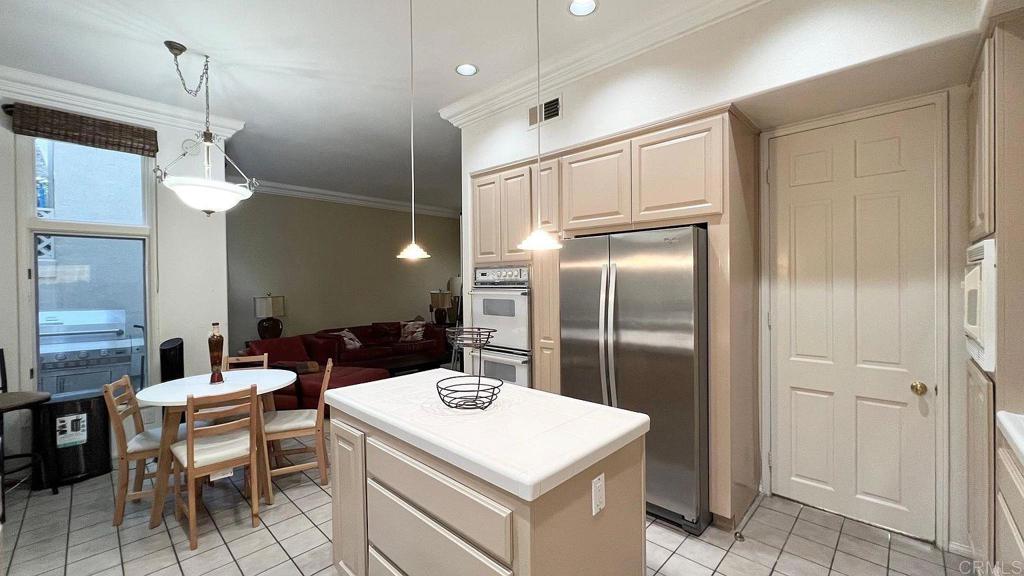 9679 Claiborne Square Property Photo 6