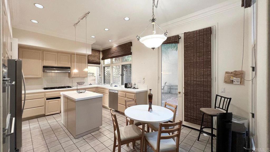 9679 Claiborne Square Property Photo 7