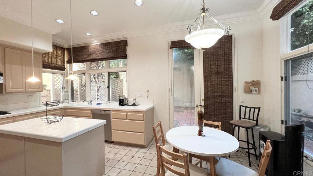 9679 Claiborne Square Property Photo 8