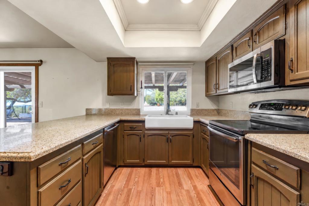 3042 Holly Rd Property Photo 15