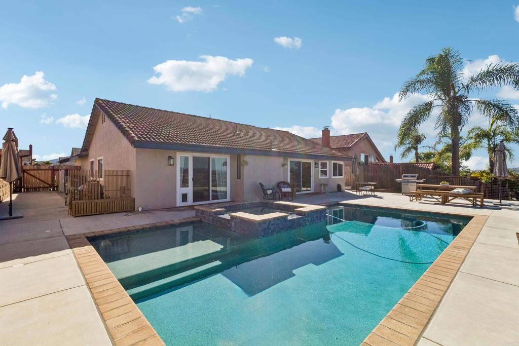 2018 Sonett Street Property Photo 32
