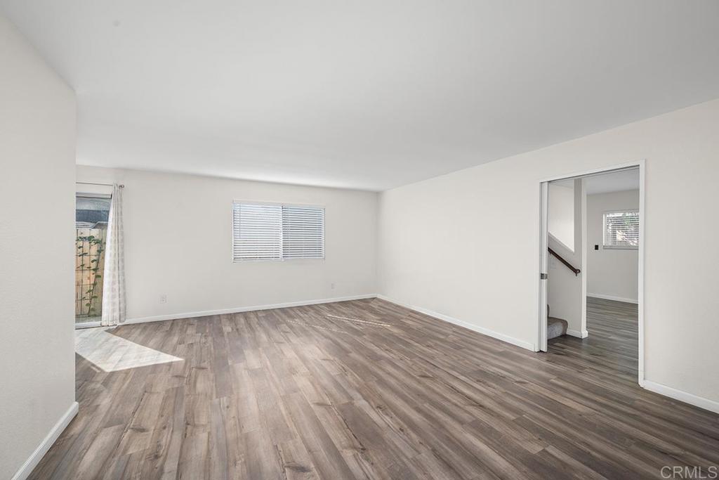 305 E Oxford Street Property Photo 3