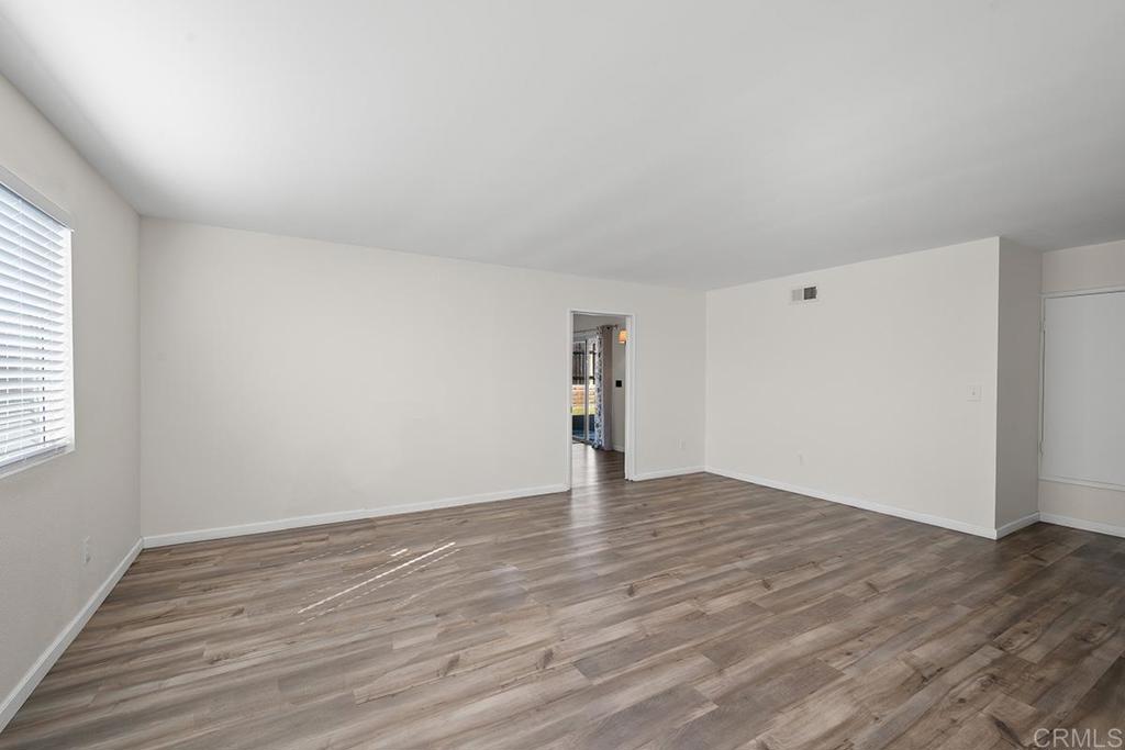 305 E Oxford Street Property Photo 5