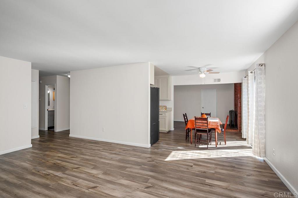 305 E Oxford Street Property Photo 6
