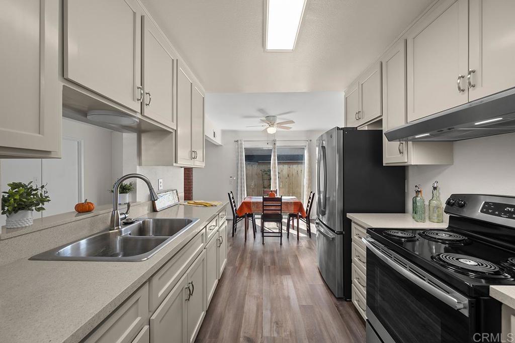 305 E Oxford Street Property Photo 10