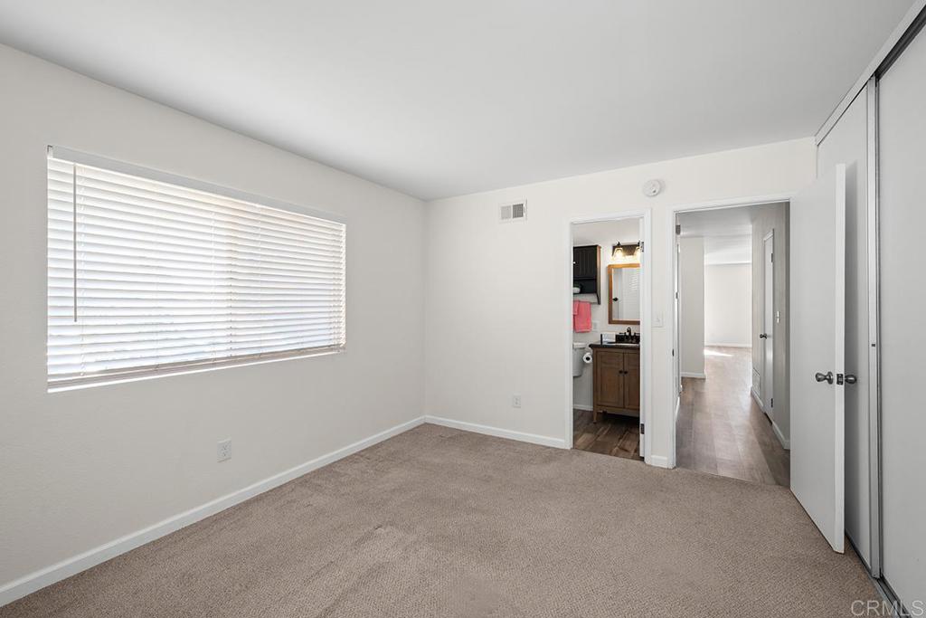 305 E Oxford Street Property Photo 16