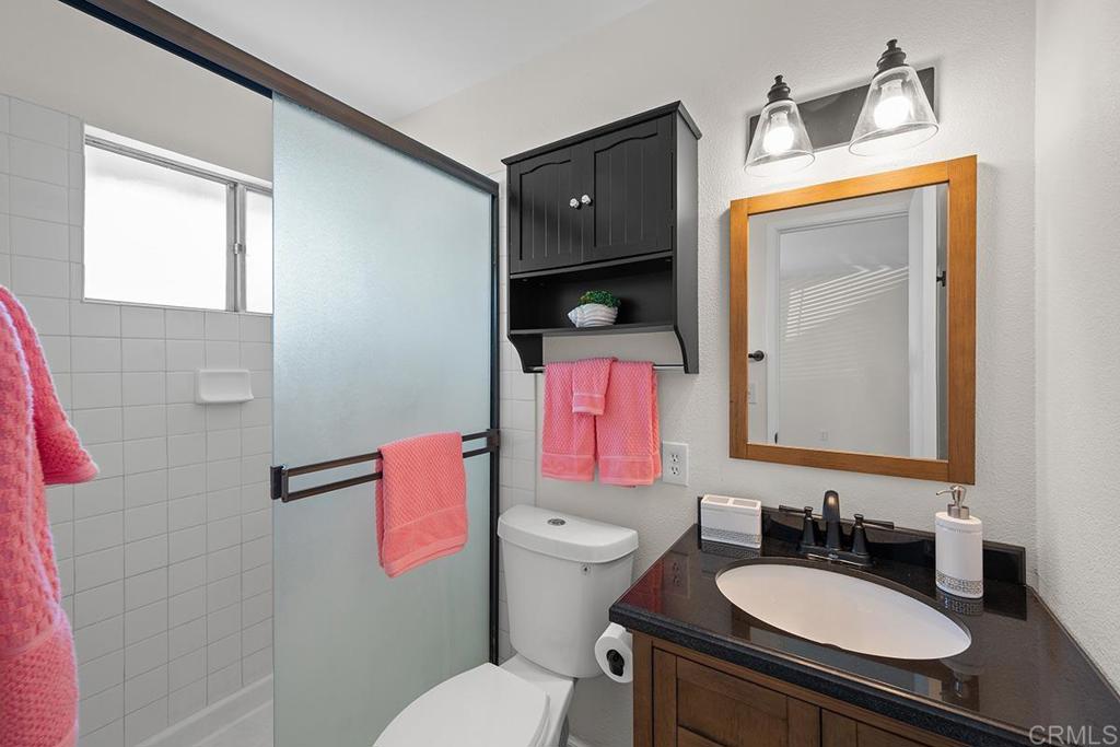 305 E Oxford Street Property Photo 17