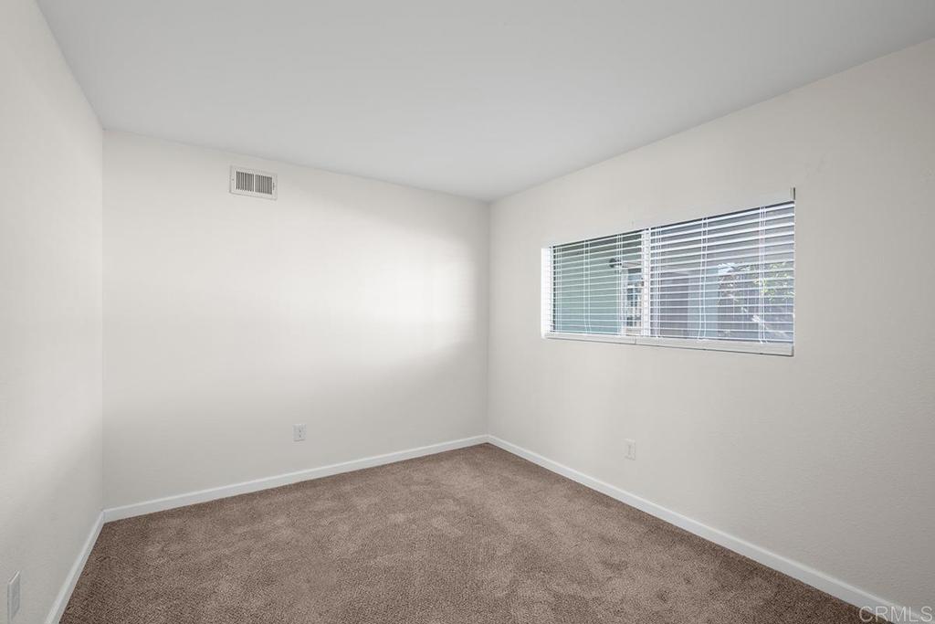 305 E Oxford Street Property Photo 18