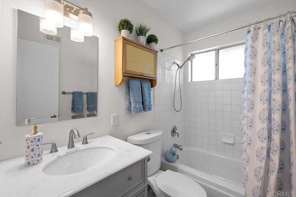 305 E Oxford Street Property Photo 20