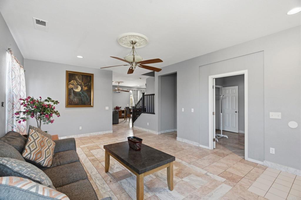 978 Cornflower Drive Property Photo 3