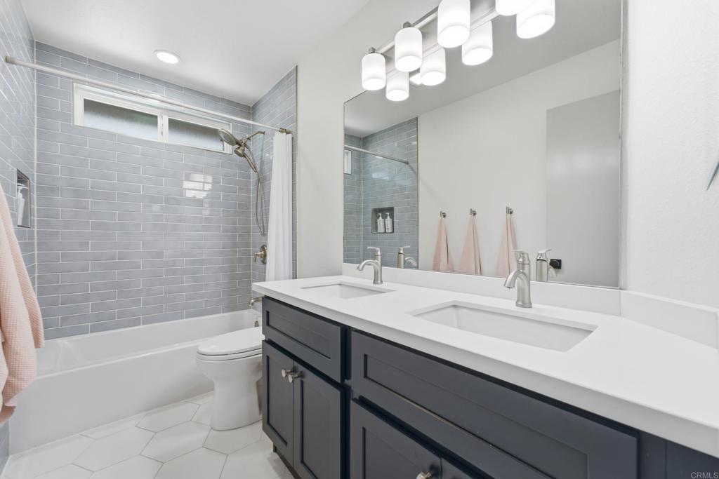 14582 Meadowrun Street Property Photo 27