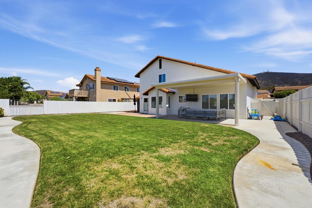 14582 Meadowrun Street Property Photo 38