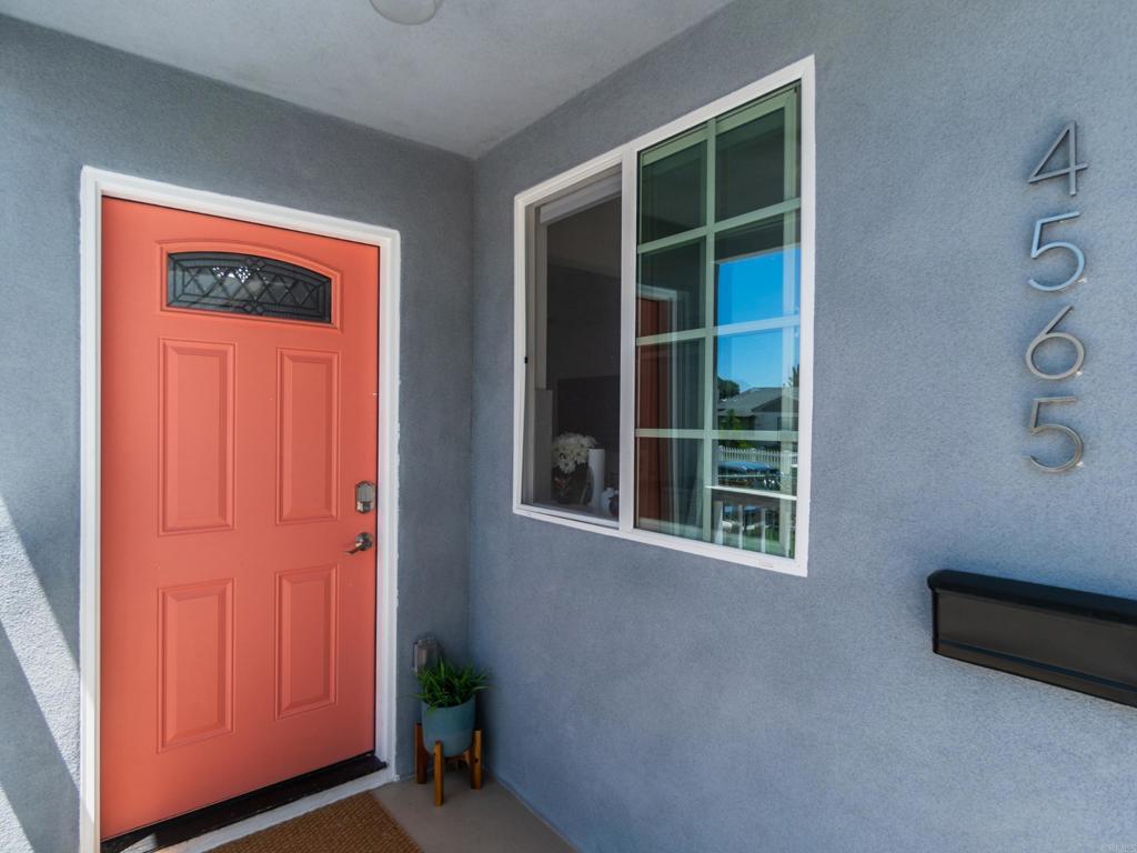 4563 67 51st Street Property Photo 2