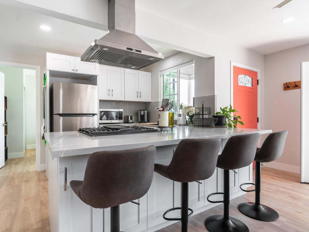 4563 67 51st Street Property Photo 6