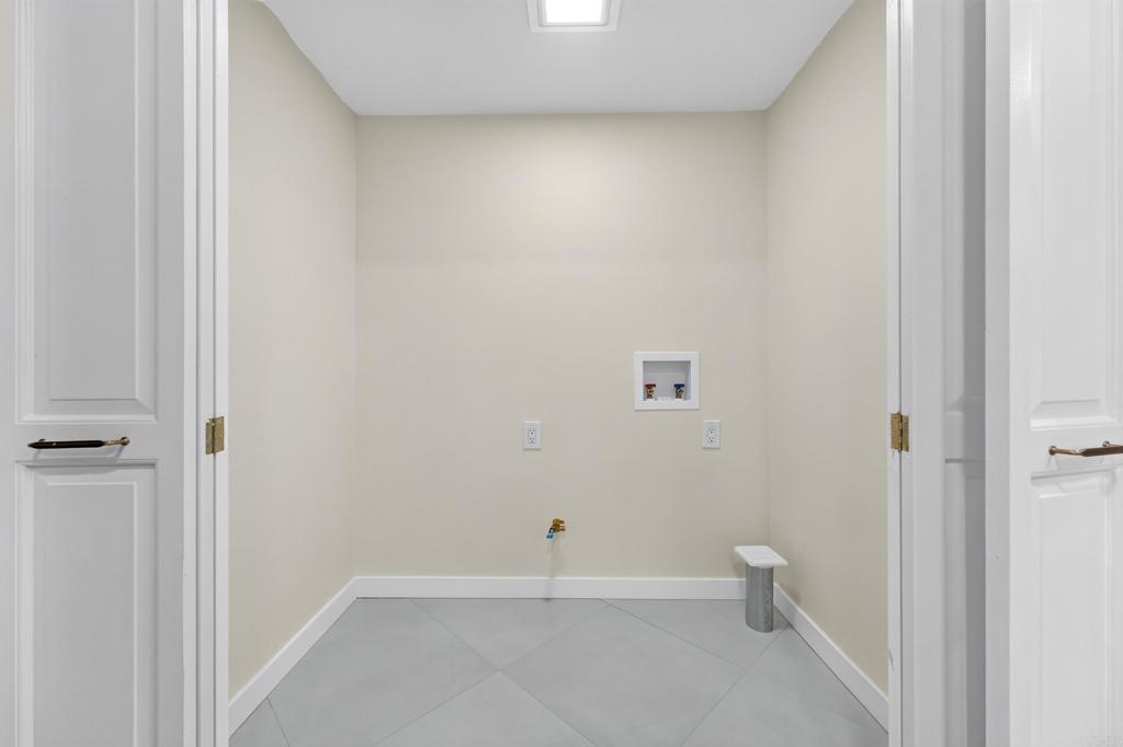 2421 Brant Street Property Photo 32
