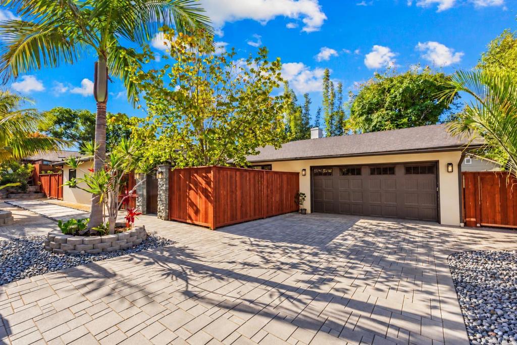 1639 Mountain View Avenue Property Photo 1