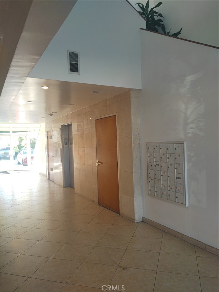 14623 Hawthorne Boulevard Property Photo 8