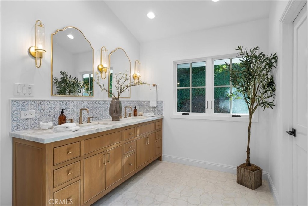 1 Outrider Road Property Photo 61