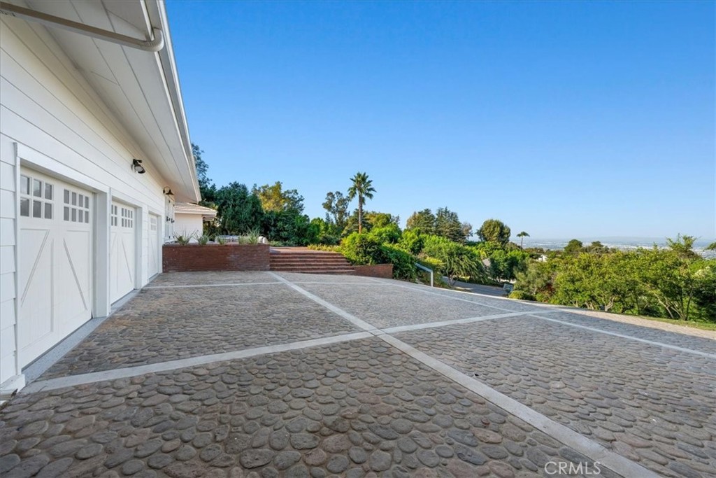 1 Outrider Road Property Photo 73