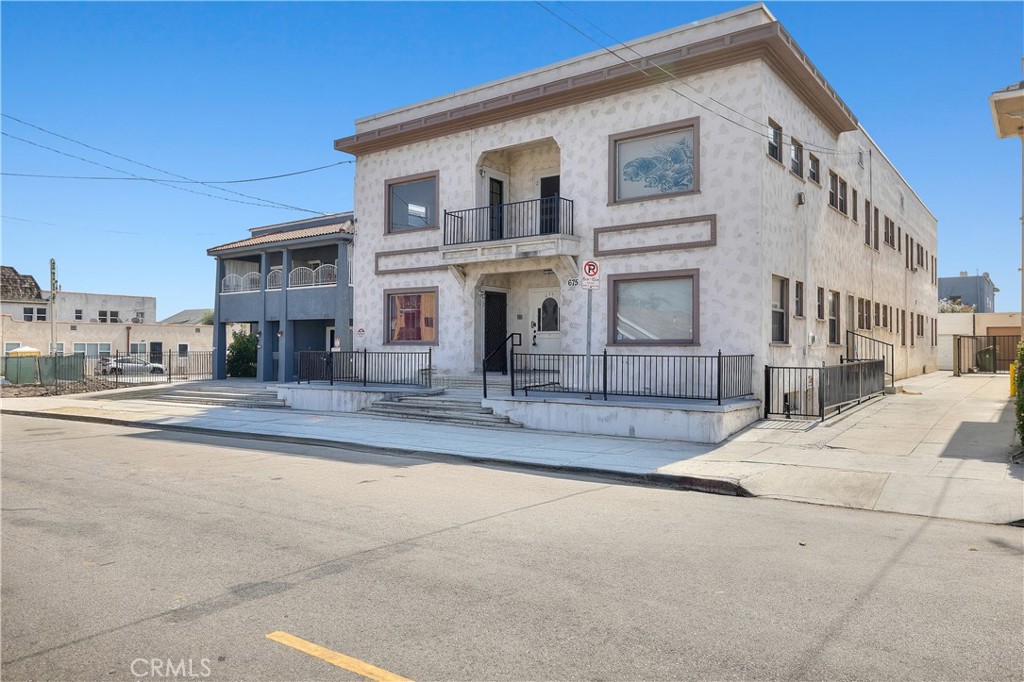 675 W 11th Street Property Photo 1