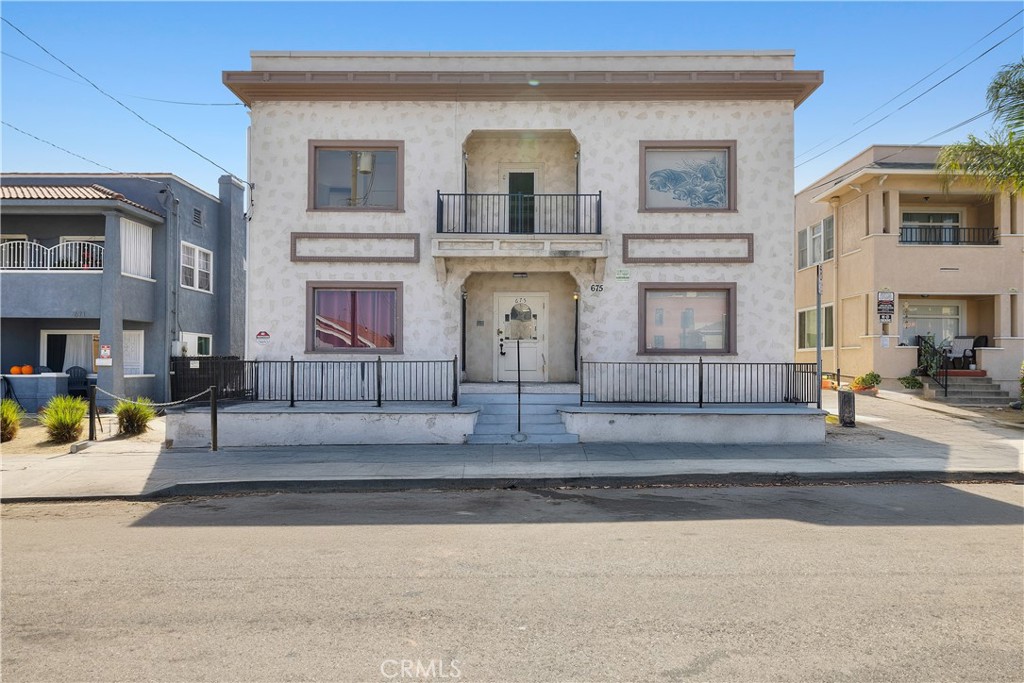 675 W 11th Street Property Photo 2