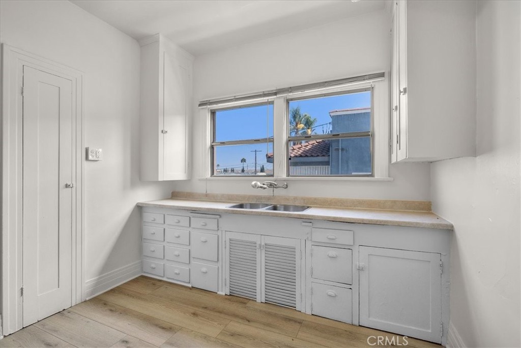 675 W 11th Street Property Photo 4