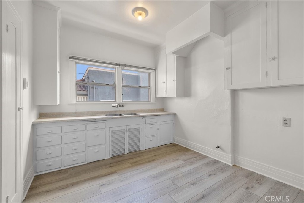675 W 11th Street Property Photo 5
