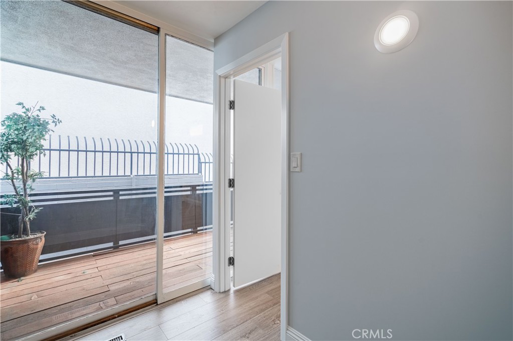 739 W 9th Street Property Photo 8