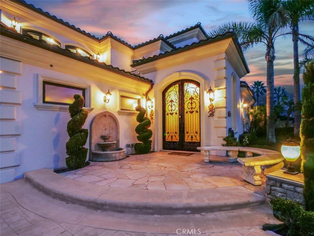 30150 Palos Verdes Drive W Property Photo 4