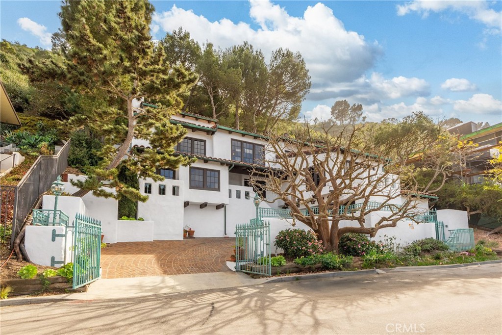 1120 Palos Verdes Drive W Property Photo