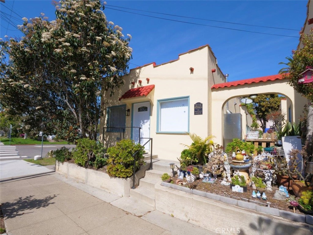 102 N Broadway Property Photo