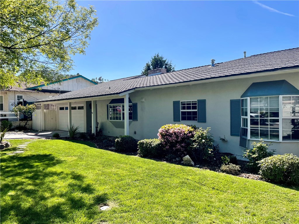 26749 Westvale Road Property Photo