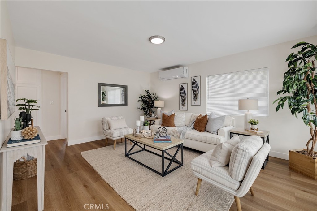 13933 Doty Property Photo 4