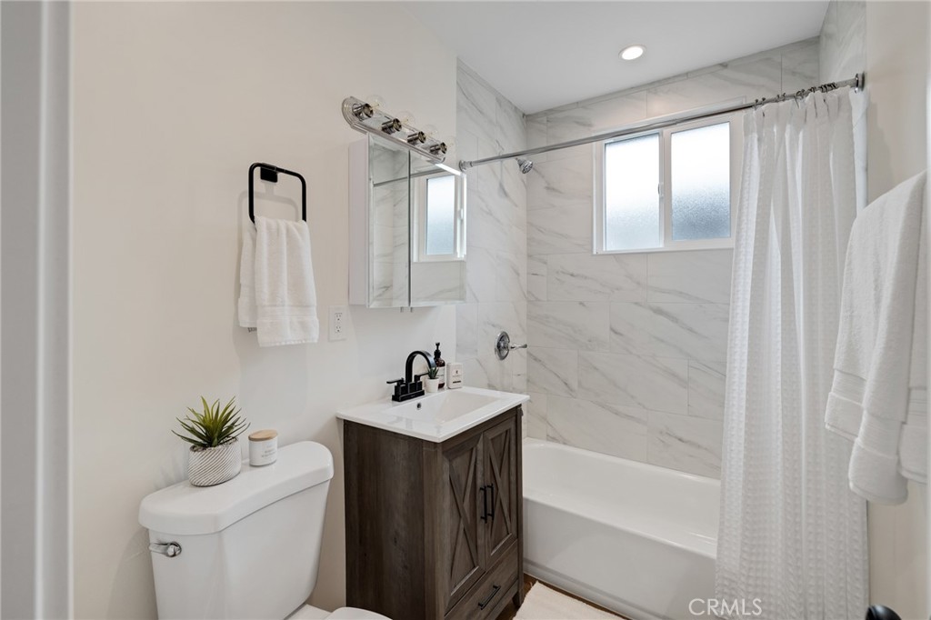 13933 Doty Property Photo 23